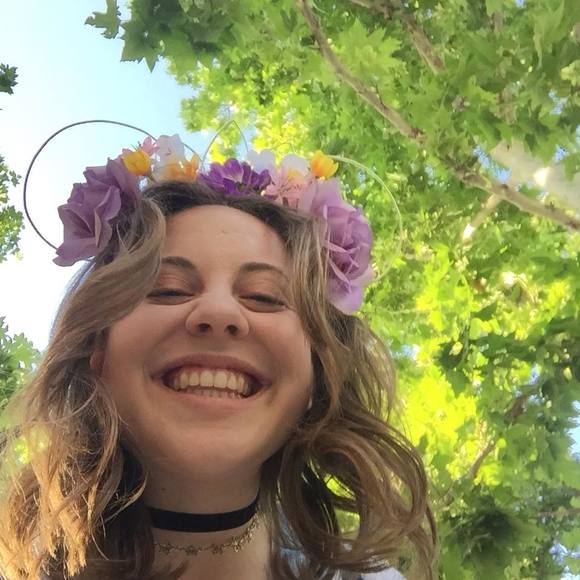 Meet your Posher, Gabriella - Picture 1 of 1